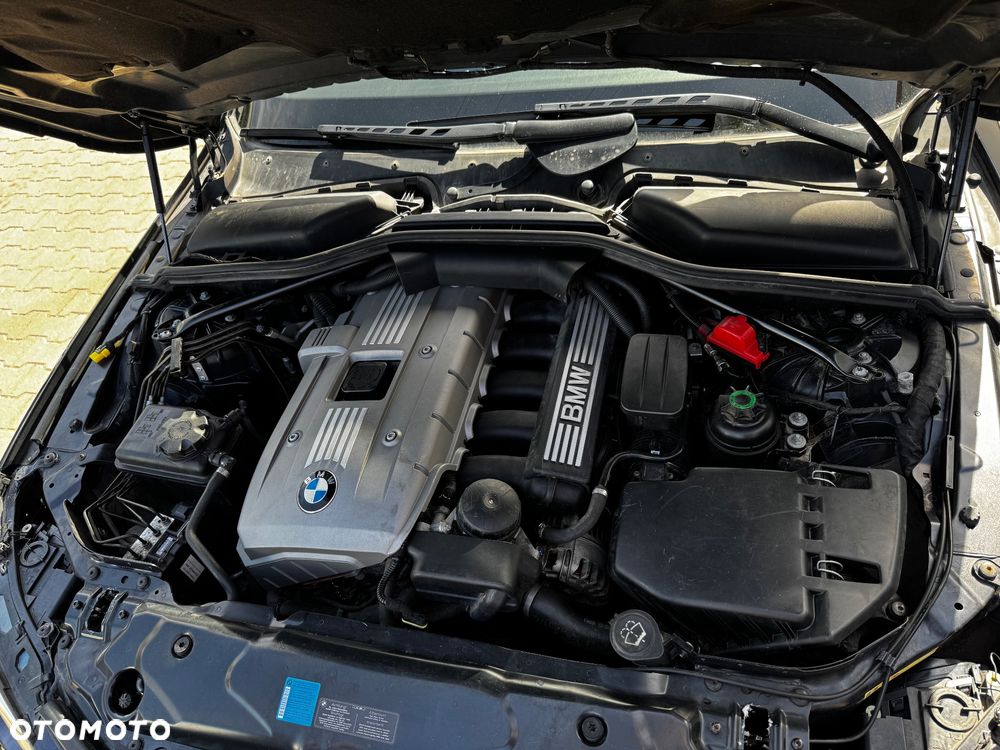 BMW Seria 5 523i Touring - 15