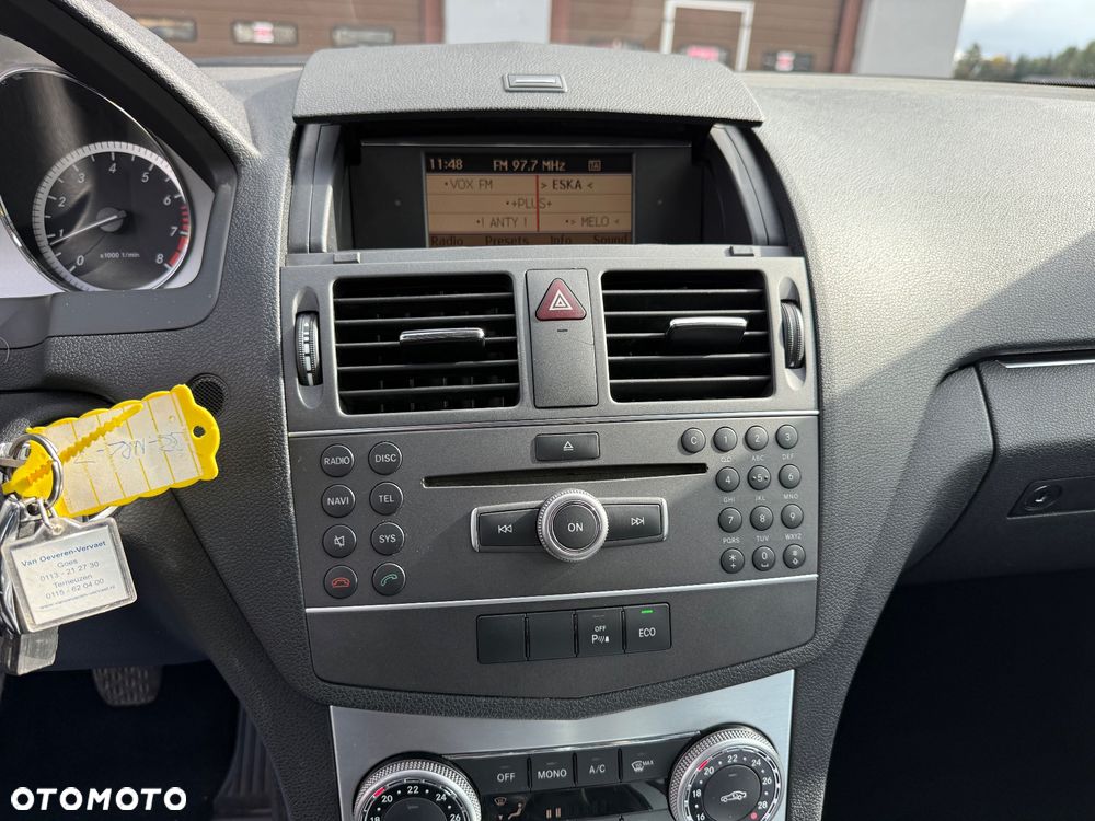 Mercedes-Benz Klasa C 180 CGI BlueEff Avantgarde - 30