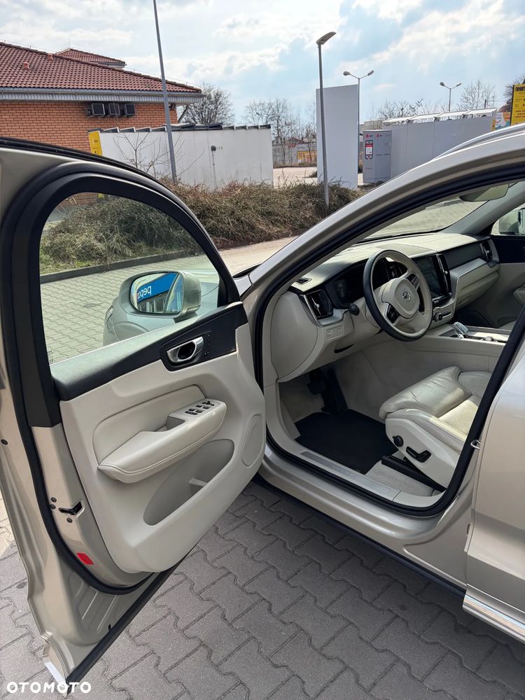 Volvo XC 60 D5 AWD Inscription - 11