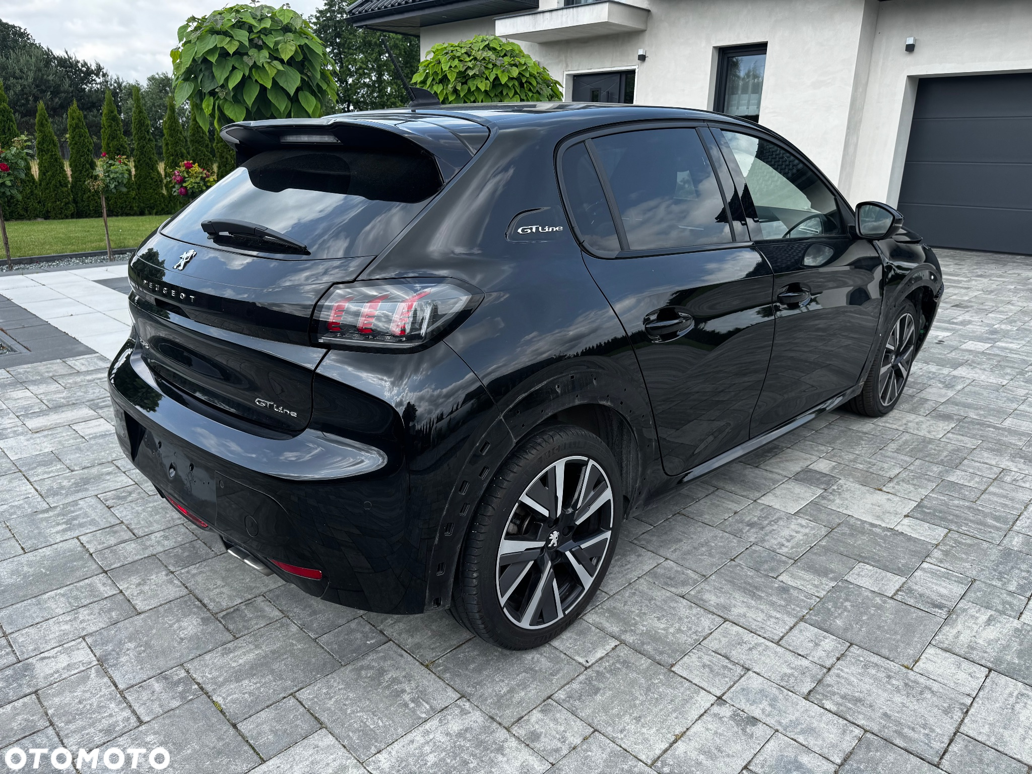 Peugeot 208 PureTech 130 EAT8 GT - 4