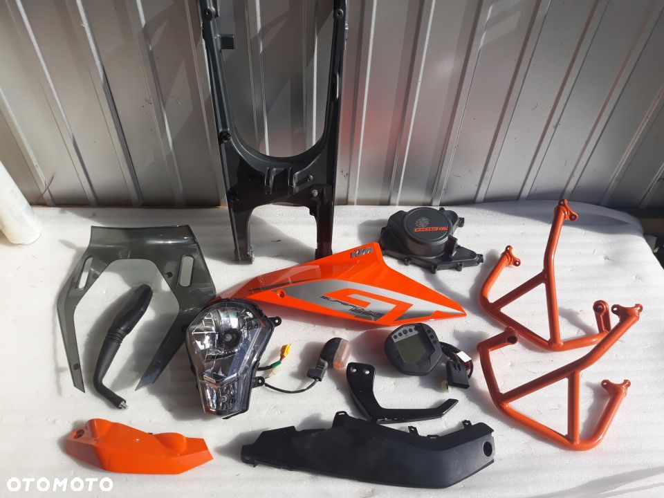 KTM SUPERDUKE 1290 LAMPA OWIEWKA LICZNIK DEKIEL - 1