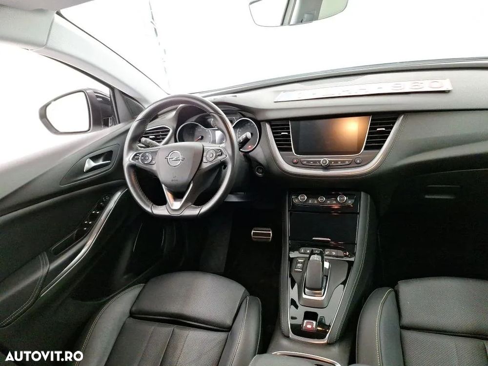 Opel Grandland X 1.6 Turbo Hybrid4 START/STOP 4x4 Aut. Ultimate - 6