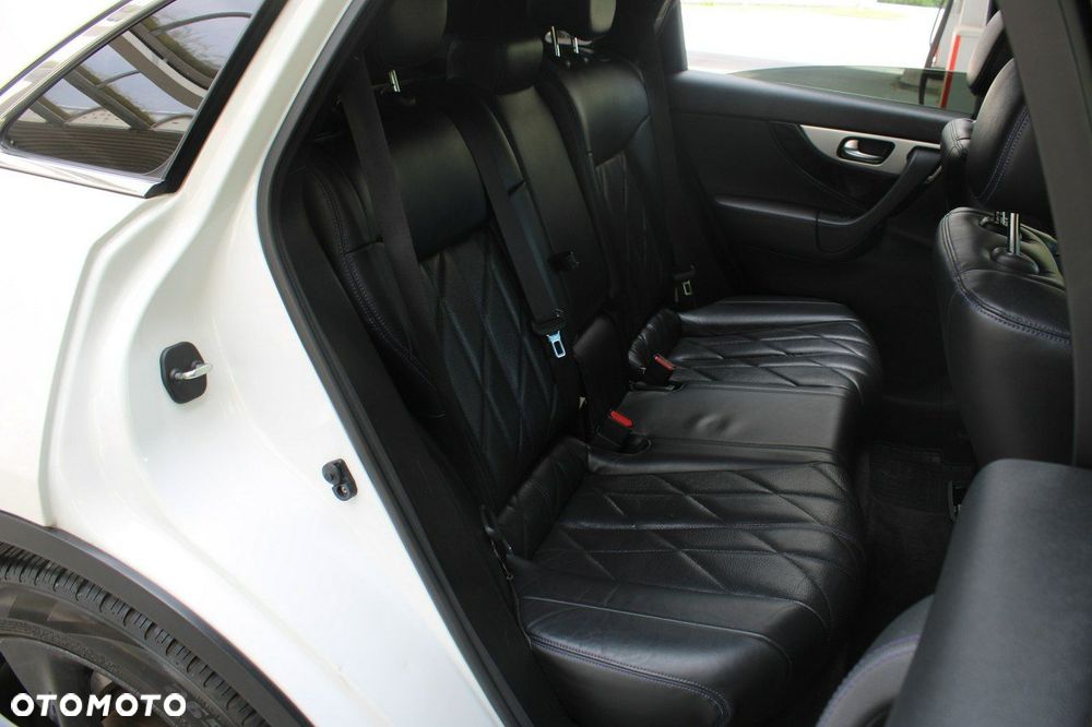 Infiniti QX70 - 12
