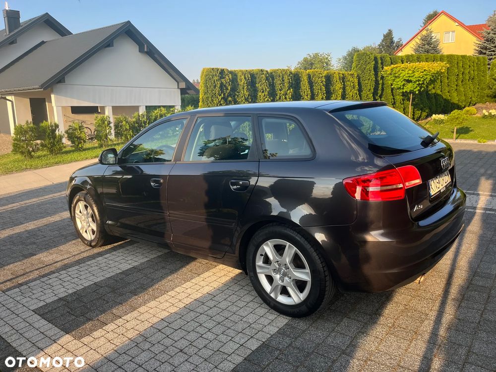 Audi A3 Sportback 1.6 TDI DPF Ambiente - 33