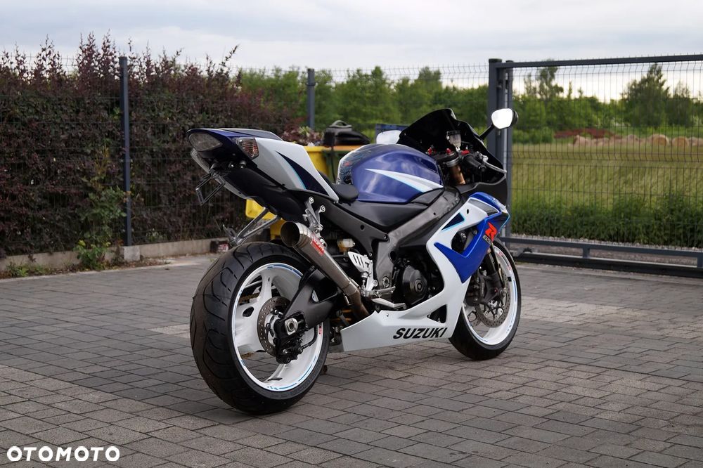 Suzuki GSX-R - 10