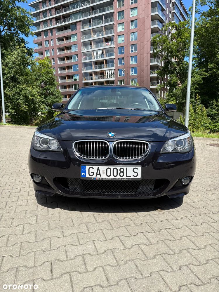 BMW Seria 5 550i - 4
