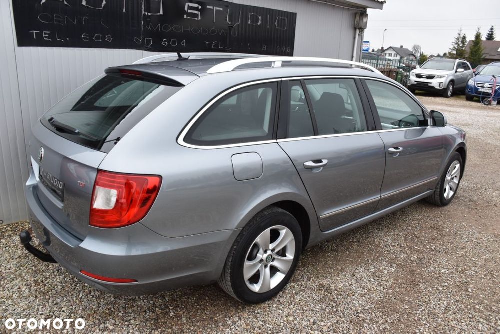 Skoda Superb 2.0 TDI DSG Ambition - 4