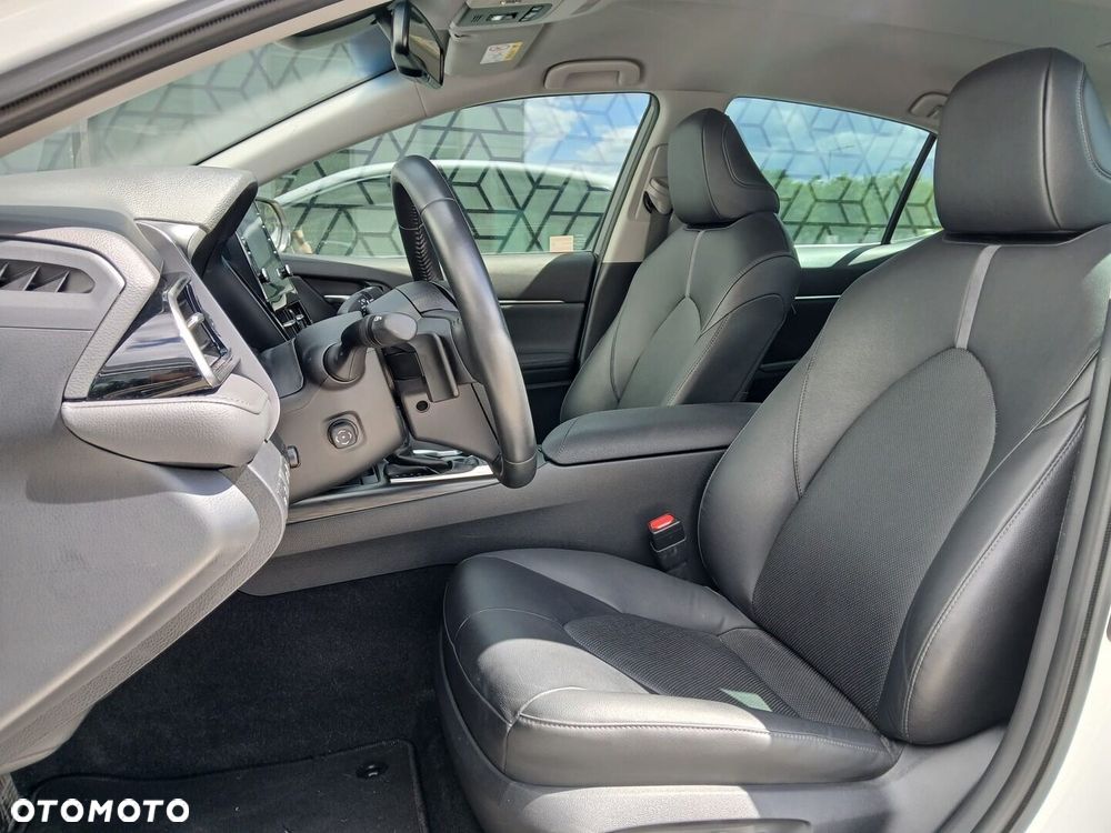 Toyota Camry - 6