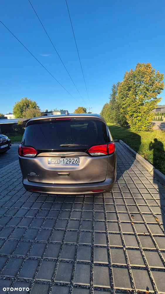 Chrysler Pacifica - 10