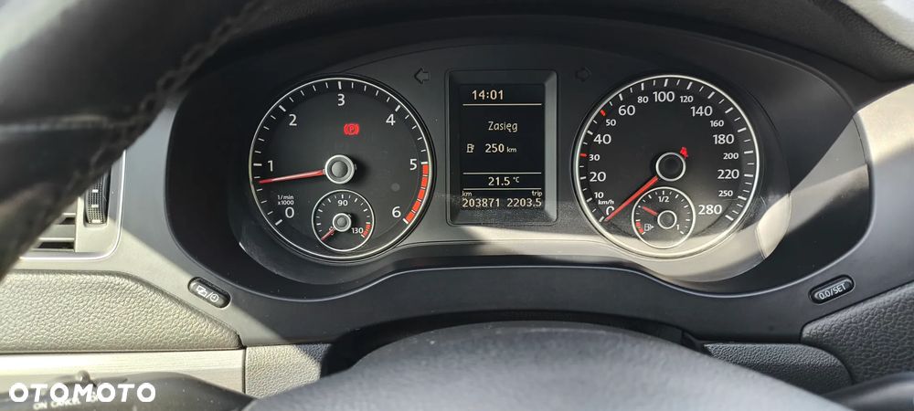 Volkswagen Jetta 2.0 TDI Highline - 3
