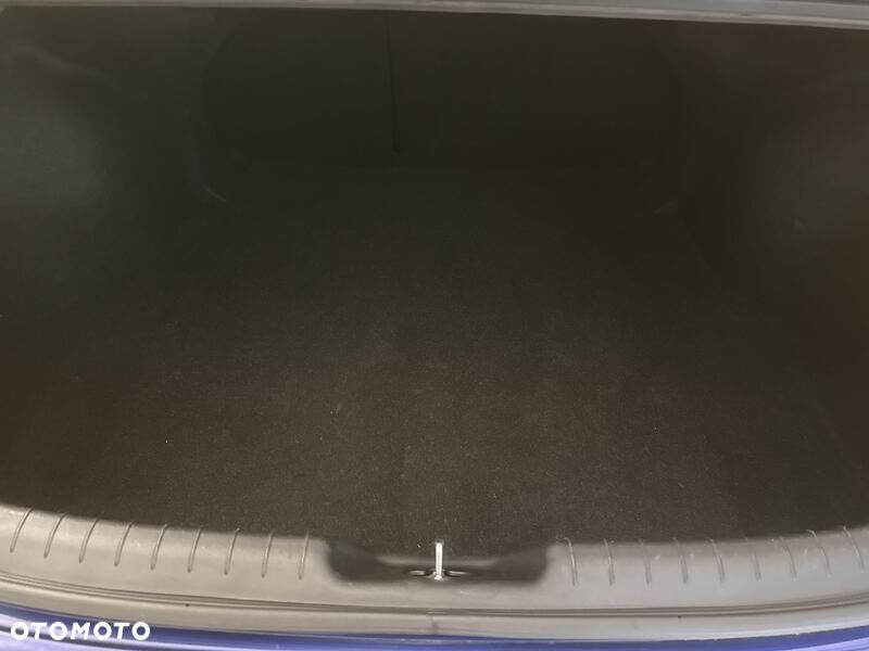 Hyundai Elantra - 22