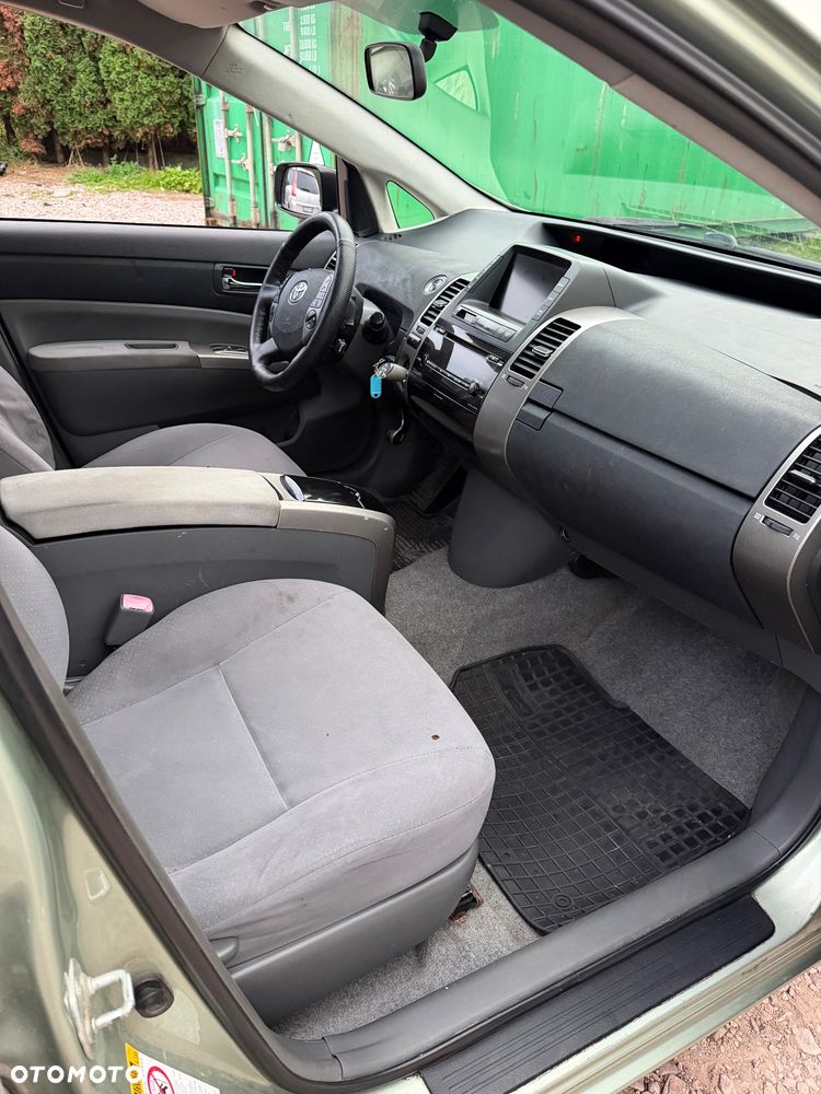 Toyota Prius - 22