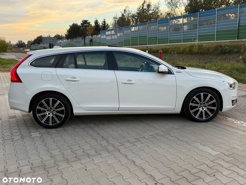 Volvo V60 D6 AWD Plug-in Hybrid Summum - 16