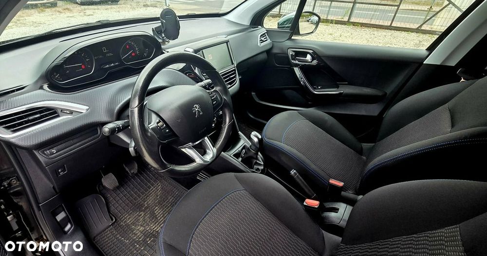 Peugeot 208 - 19