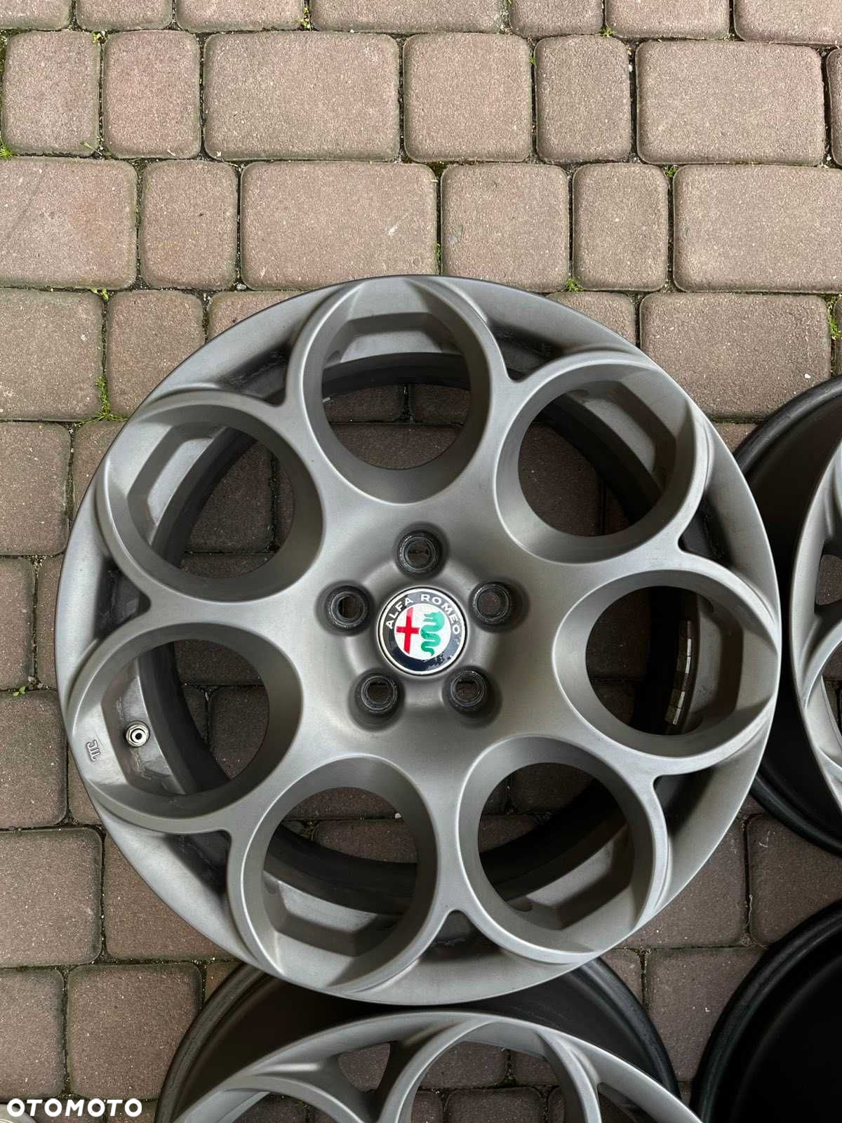Oryginalne alufelgi Alfa 5x110 17 cali Czujniki JAK NOWE Giulia - 8