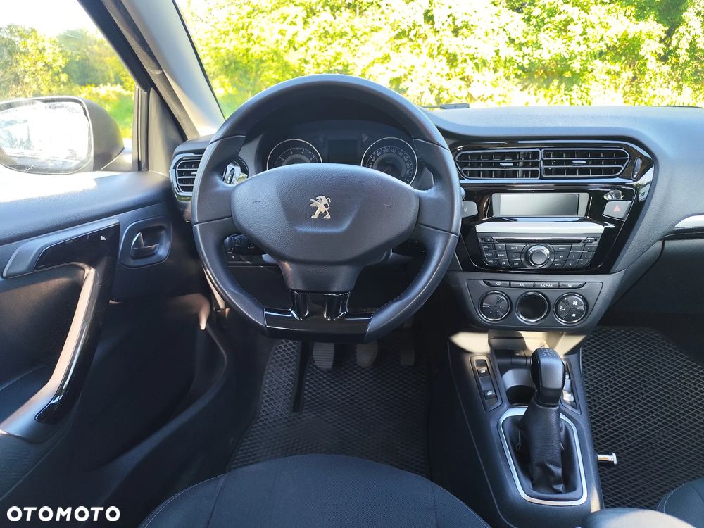 Peugeot 301 1.6 VTi Allure - 27
