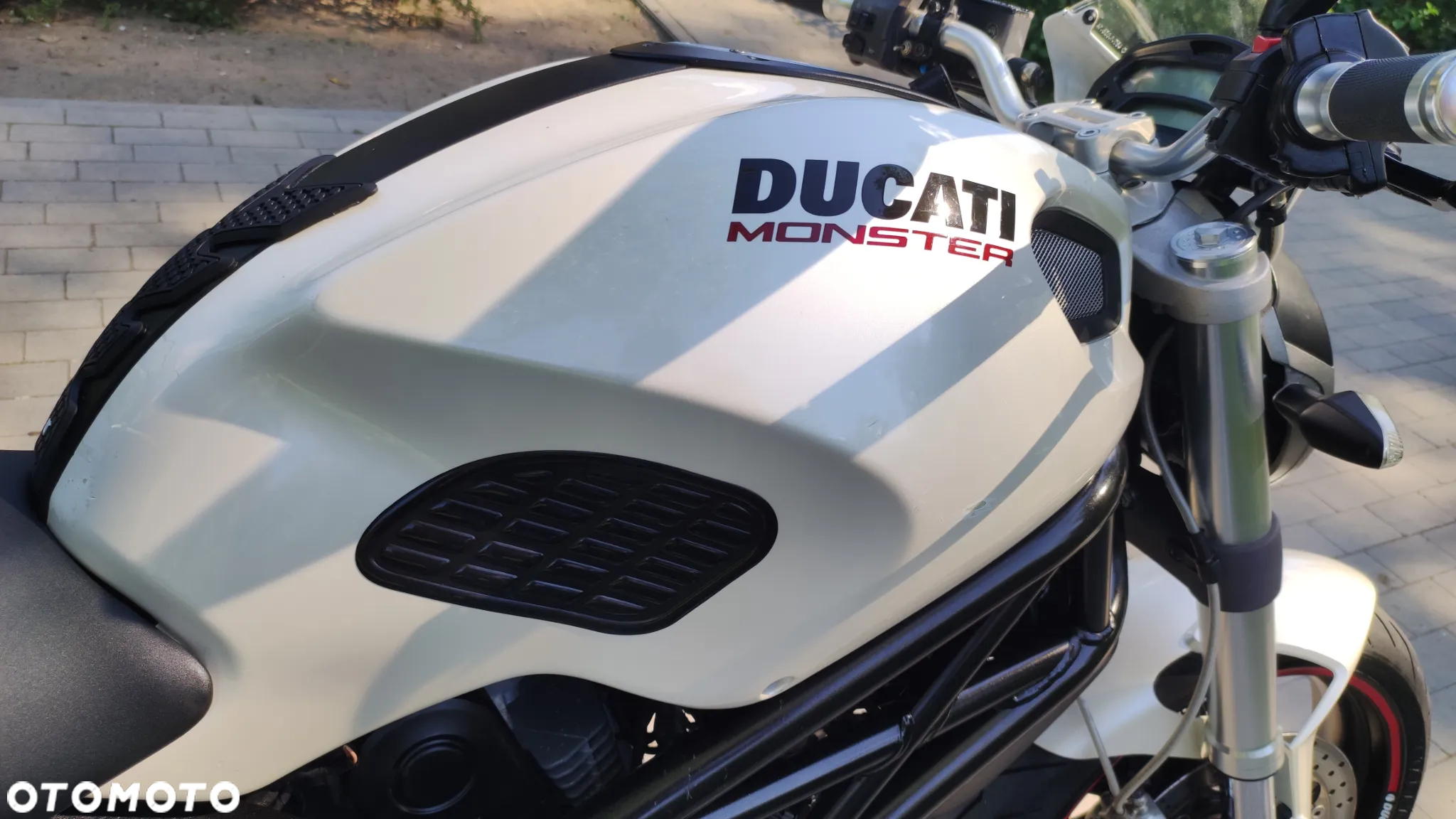 Ducati Monster - 10