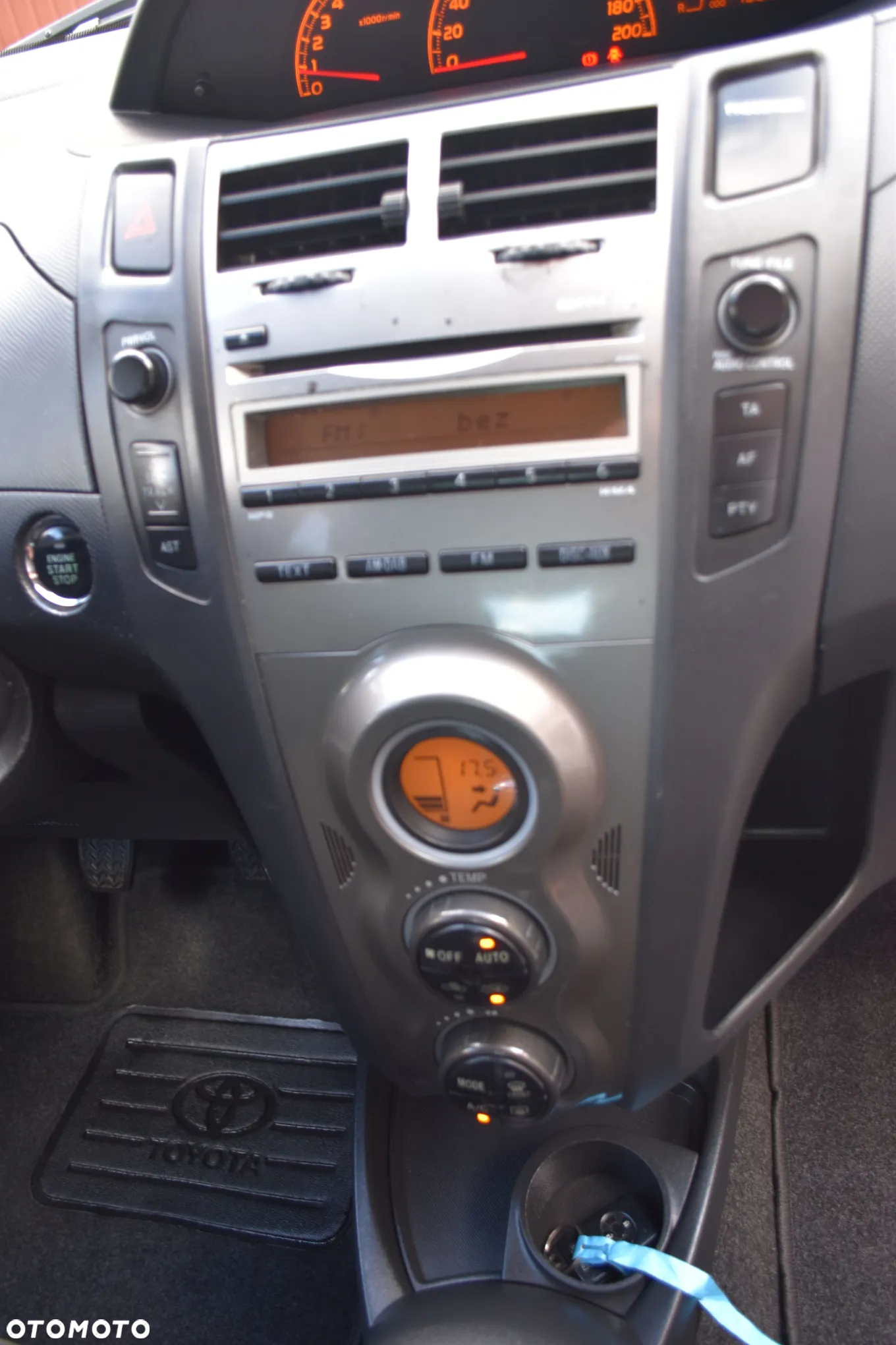 Toyota Yaris - 30