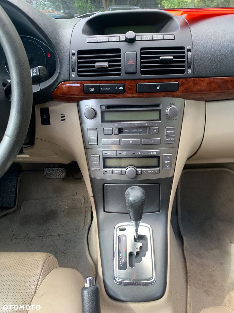 Toyota Avensis - 17
