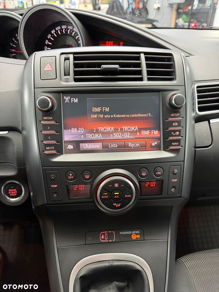 Toyota Verso 1.8 Premium 7os - 19