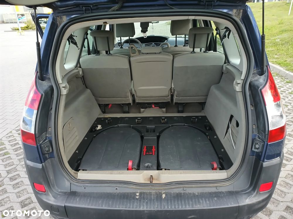 Renault Grand Scenic - 21