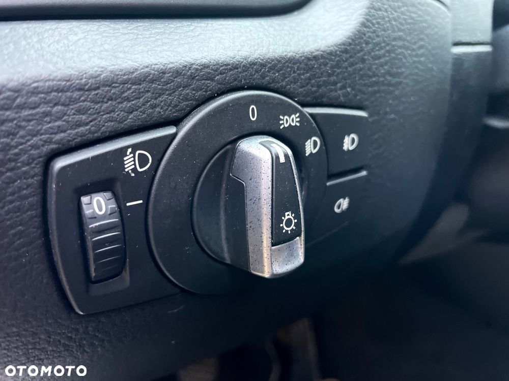 BMW X1 sDrive18d xLine - 28