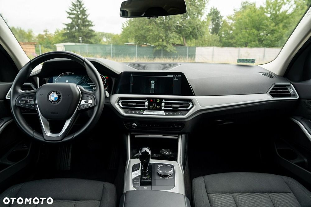 BMW Seria 3 318i Advantage - 21