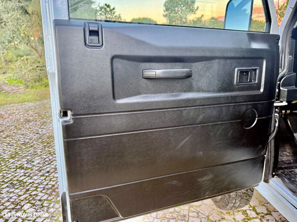 Land Rover Defender 110 DPF E - 16