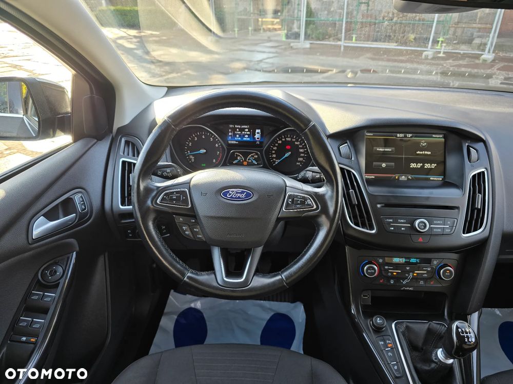 Ford Focus 1.0 EcoBoost STart-Stopp-System TITANIUM - 4