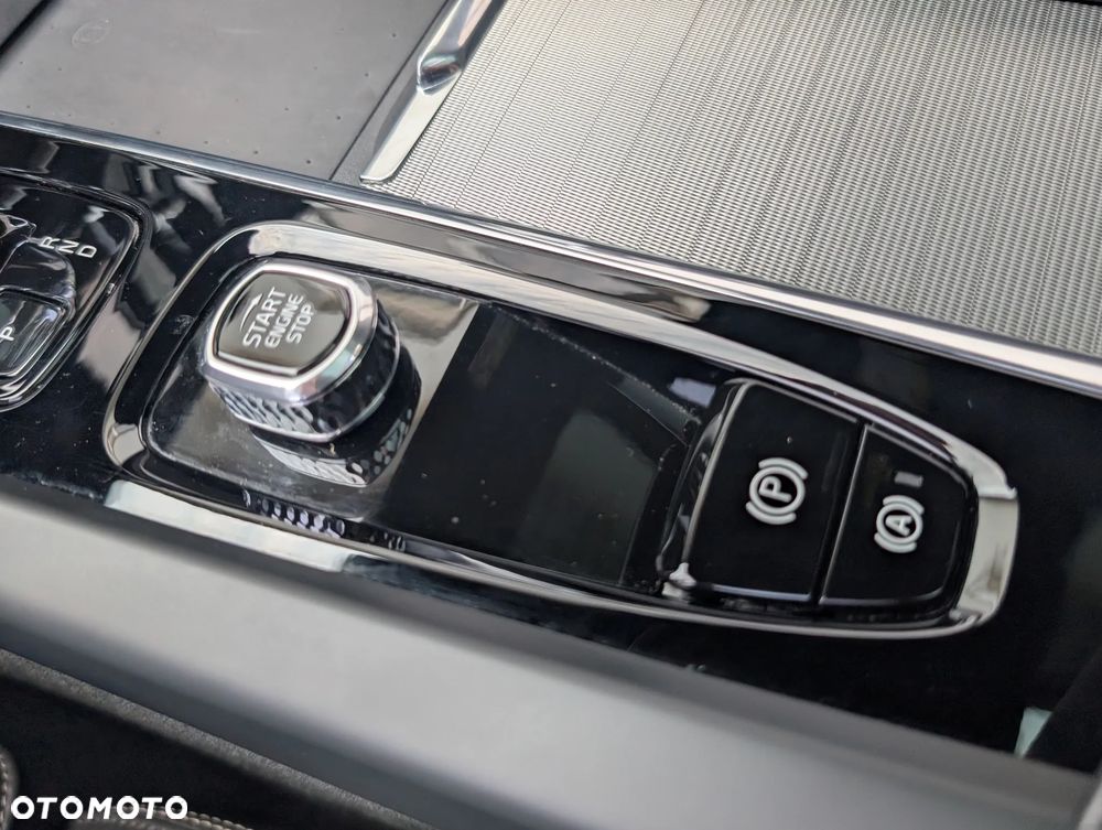 Volvo XC 60 B5 B AWD Ultimate Dark - 20