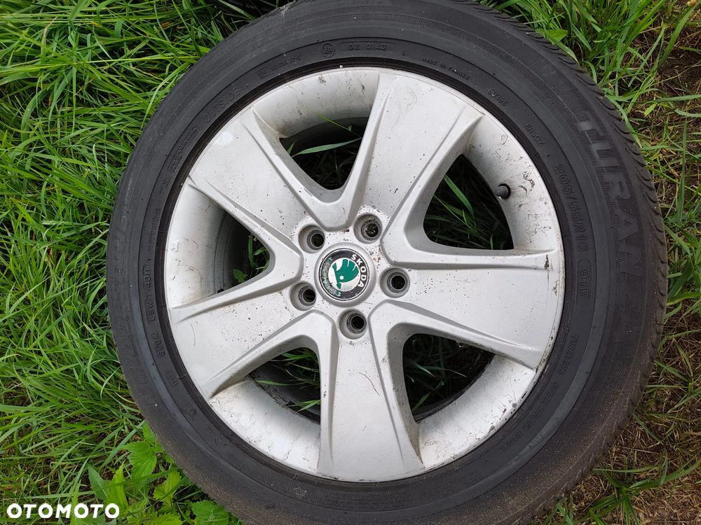 koła felgi 16 cali opony 205/55 letnie skoda octavia 2FL orginalne Nokian - 5