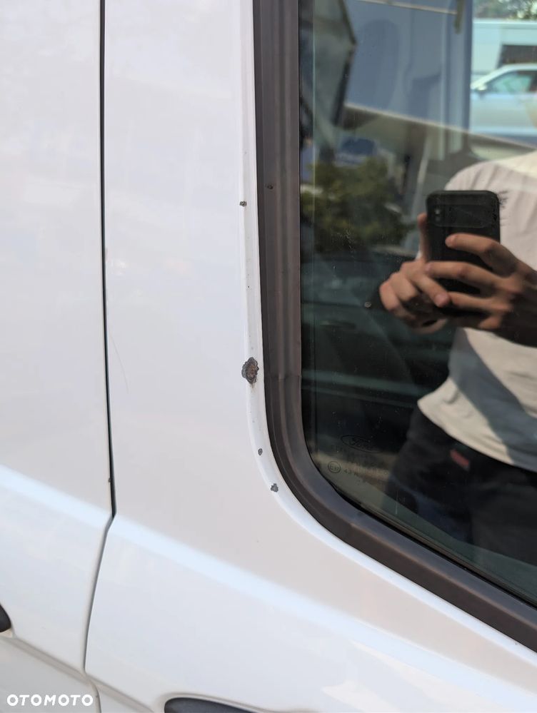 Ford Transit Courier - 11