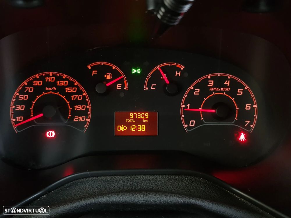 Fiat Doblo 3 Lugares - 25