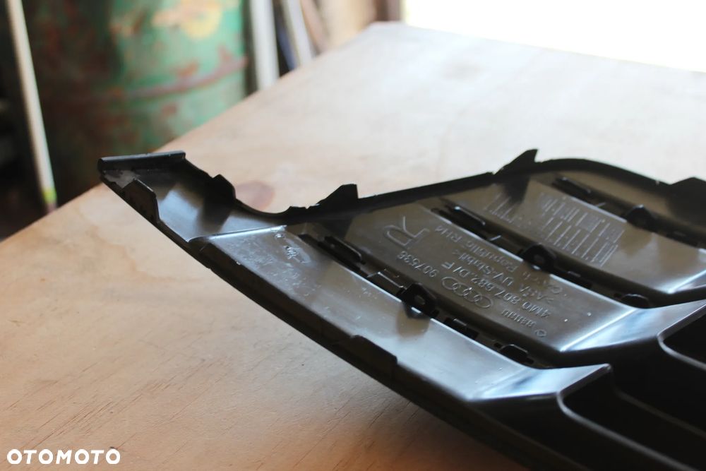 KRATKA ZDERZAKA PRAWA AUDI Q7 4M S-LINE 4M0807682D 2016 - 11