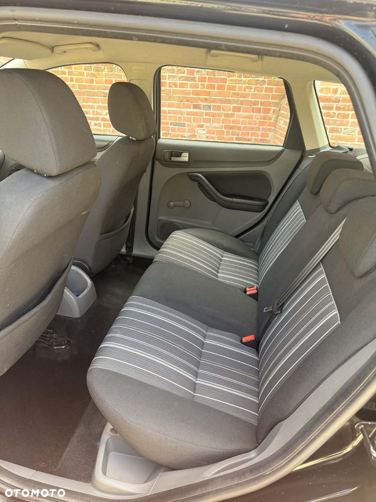 Ford Focus 1.8 TDCi Ambiente - 8