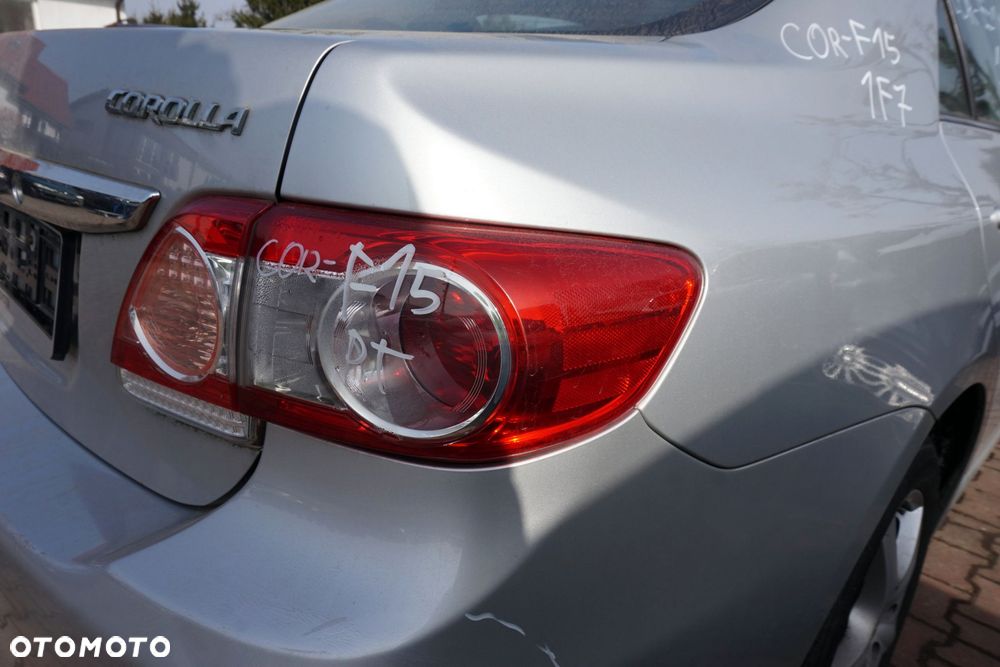 LAMPA TYLNA PRAWA COROLLA E15 LIFT SEDAN 81551-02560 TOYOTA 2010-2013 - 1