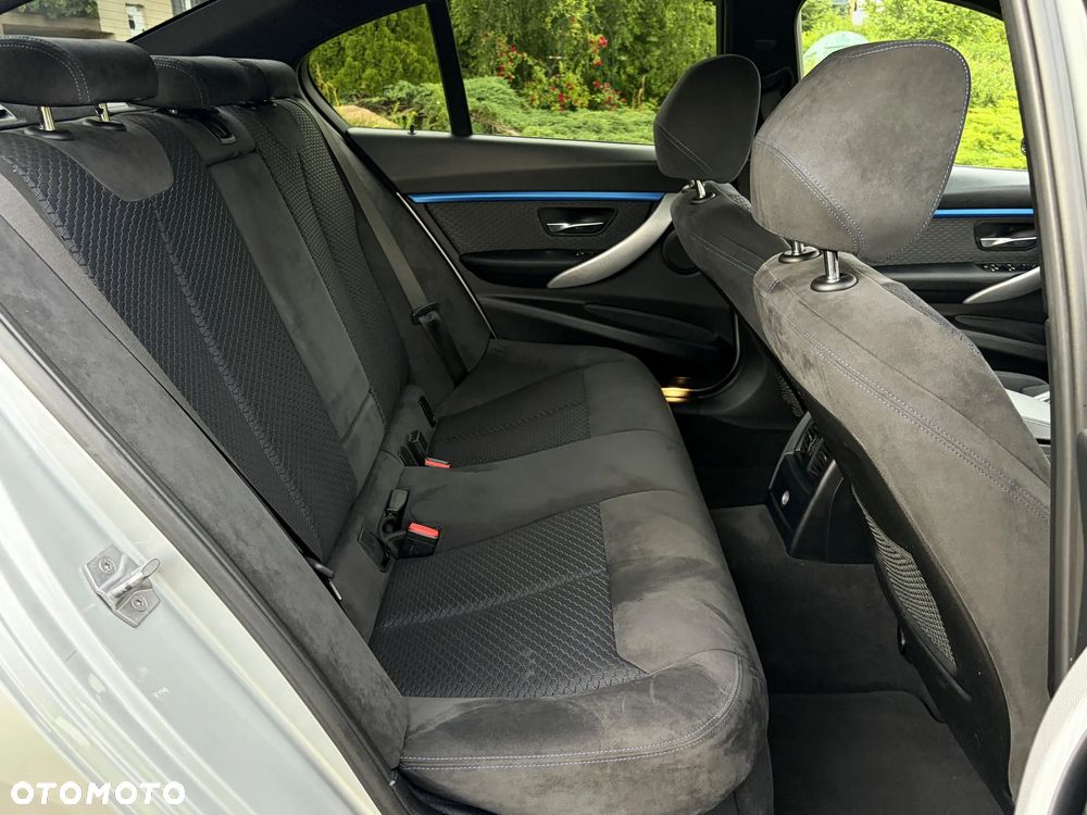 BMW Seria 3 318d M Sport - 8