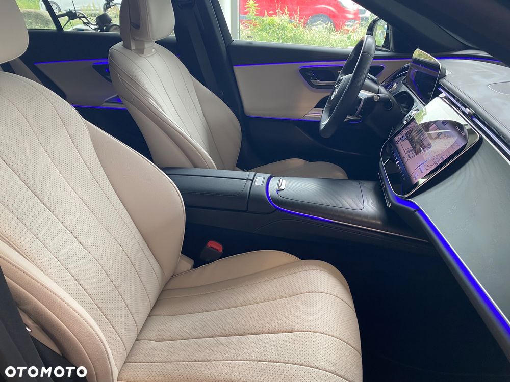 Mercedes-Benz Klasa E 220 d mHEV 4-Matic AMG 9G-Tronic - 28