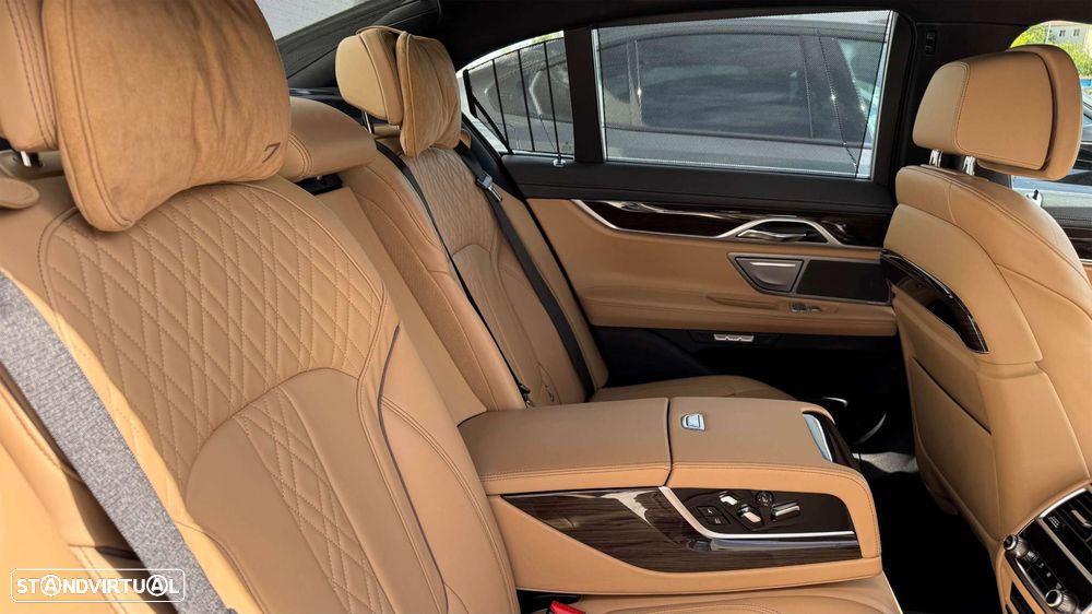 BMW 740 d xDrive Pack M - 16