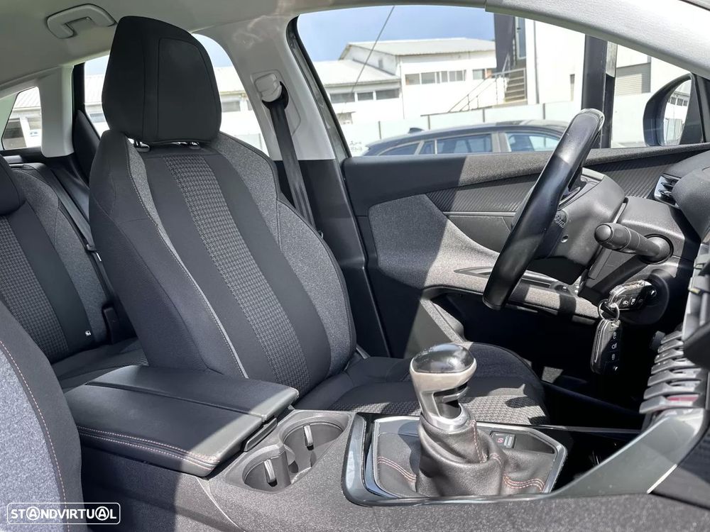 Peugeot 3008 1.2 PureTech Allure Pack - 25