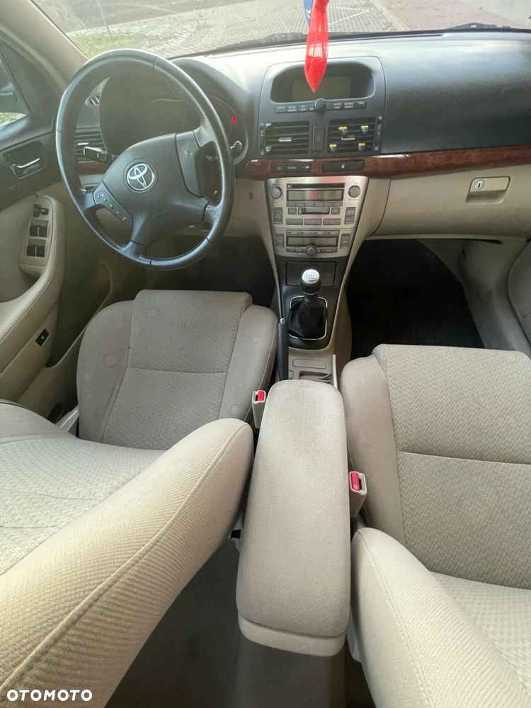 Toyota Avensis - 10