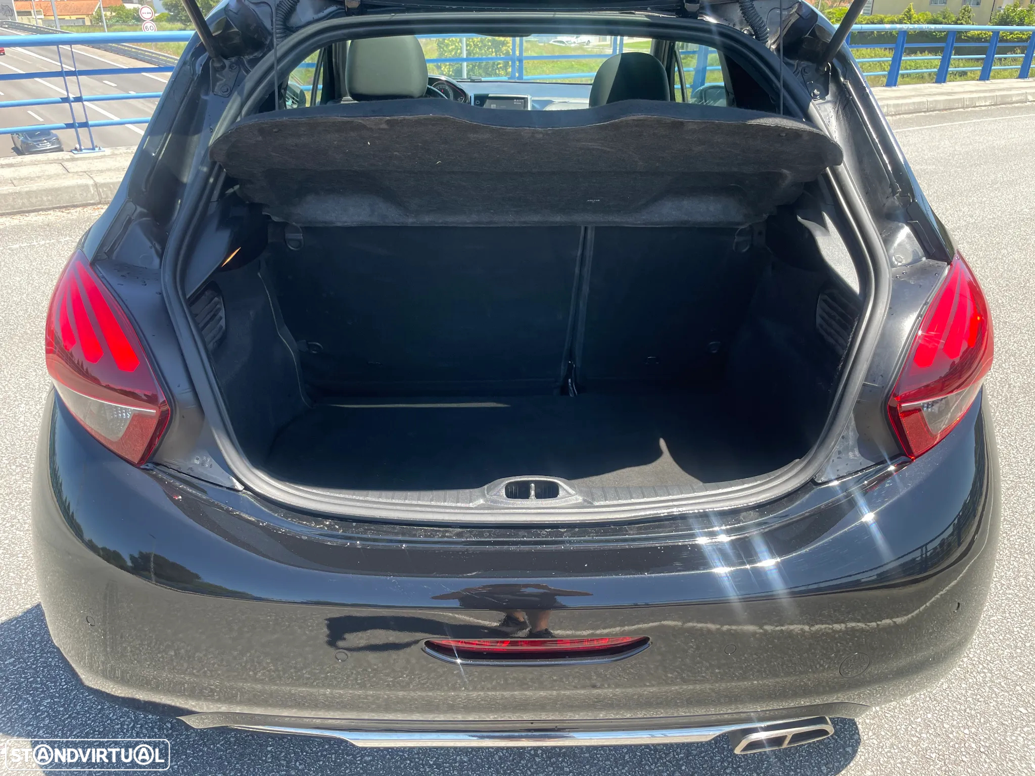 Peugeot 208 1.6 e-THP GTi - 28