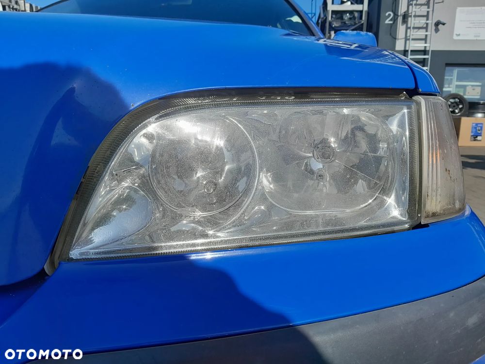 VOLVO V40 LAMPA REFLEKTOR LEWA PRZEDNIA LEWY PRZÓD
