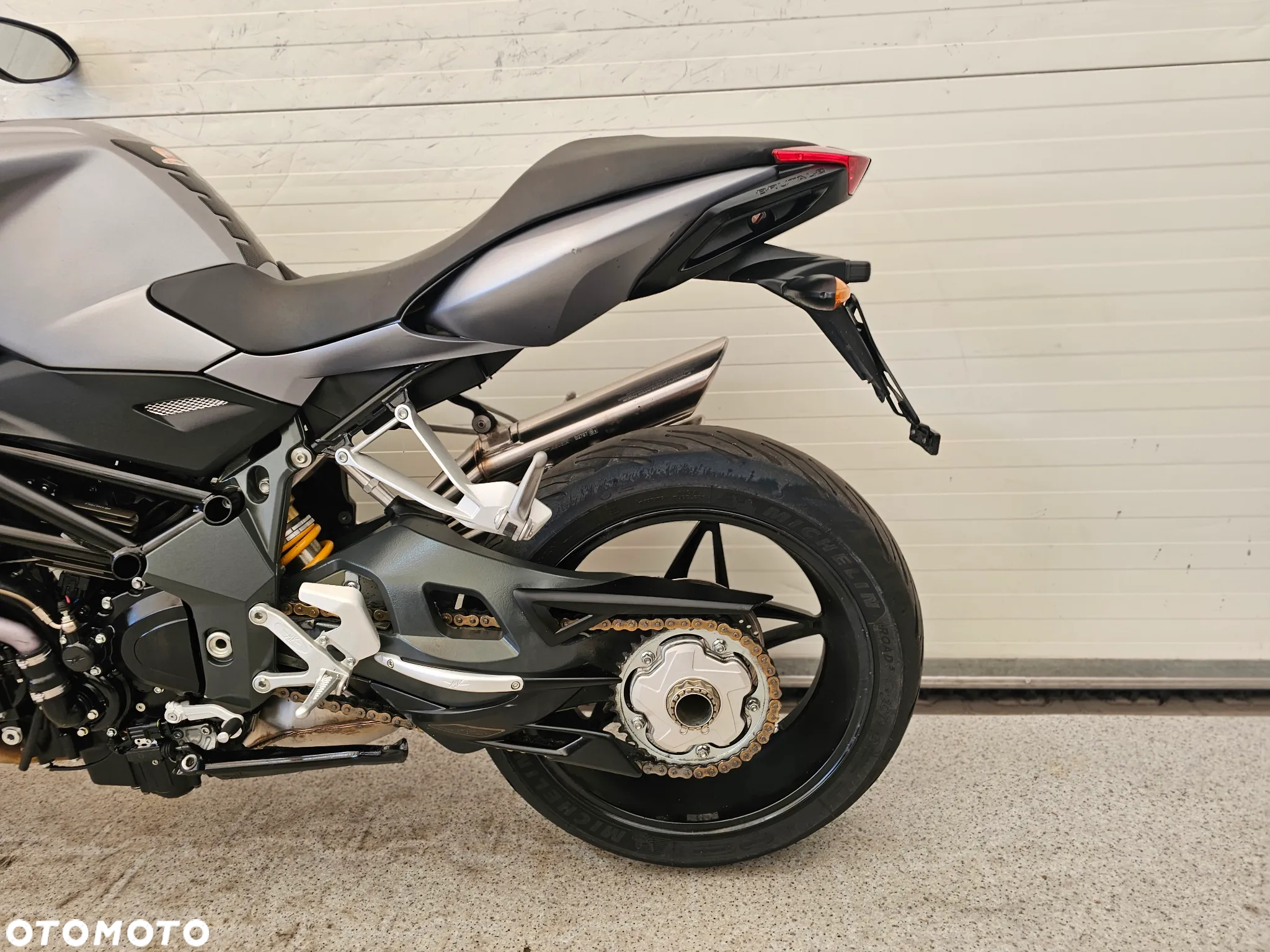 MV AGUSTA Brutale - 8