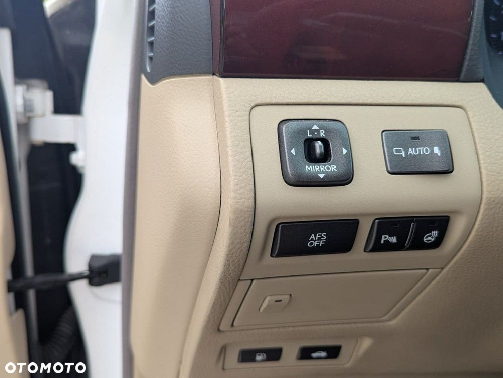 Lexus LS 460 AWD - 19