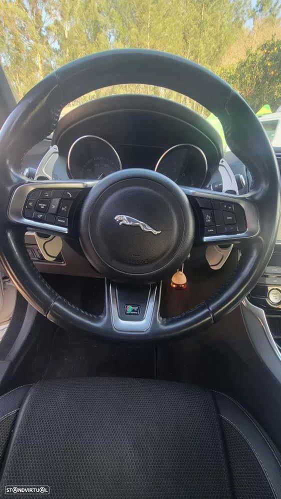 Jaguar XE 2.0 D Prestige Aut. - 10