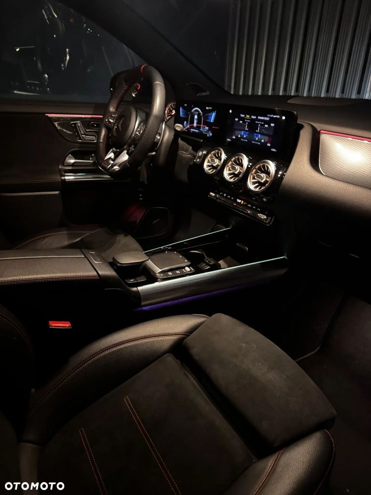 Mercedes-Benz GLA - 29