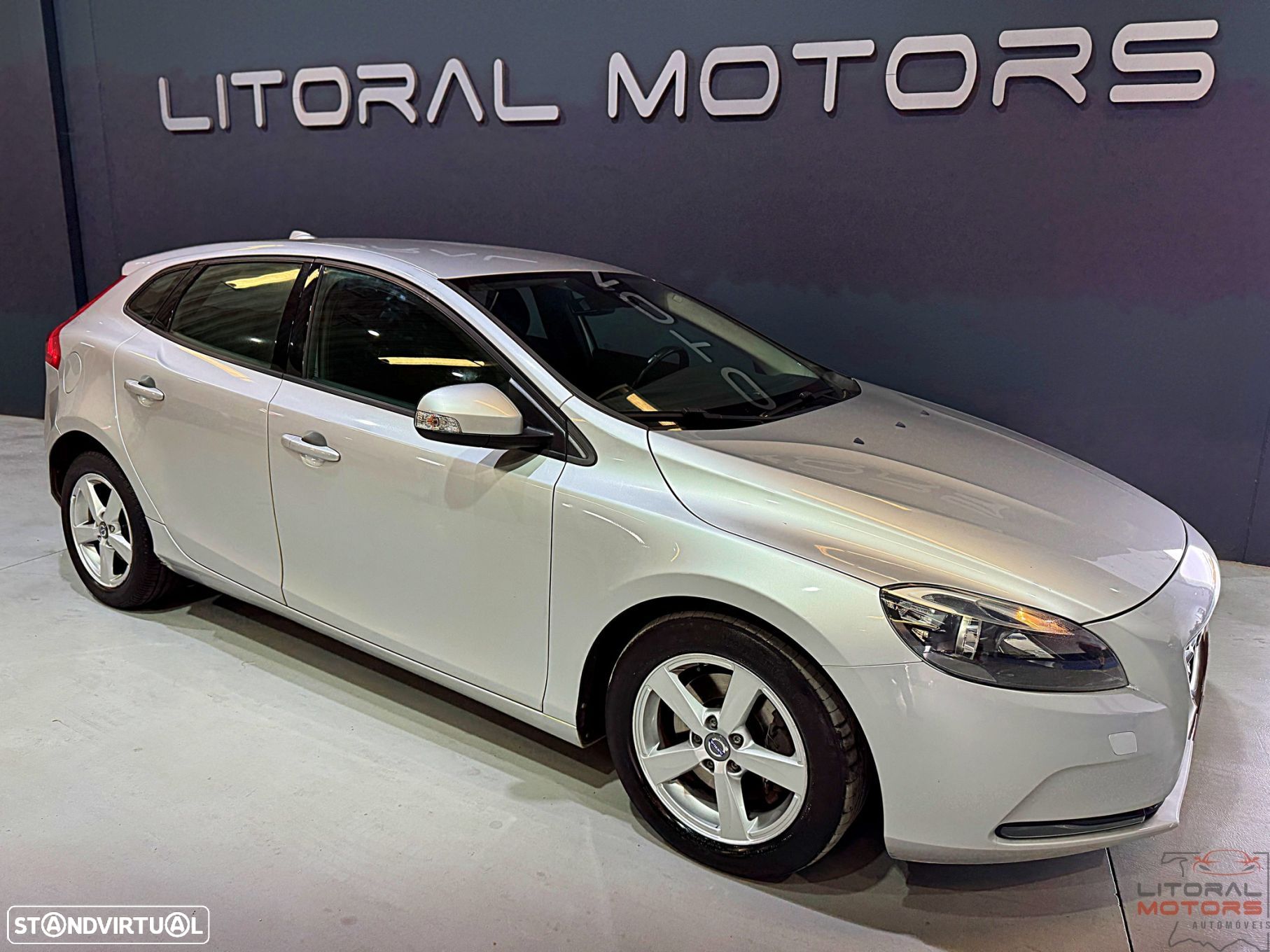 Volvo V40 1.6 D2 Momentum Powershift Eco - 1