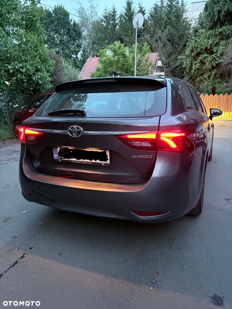 Toyota Avensis 1.8 Premium MS - 16