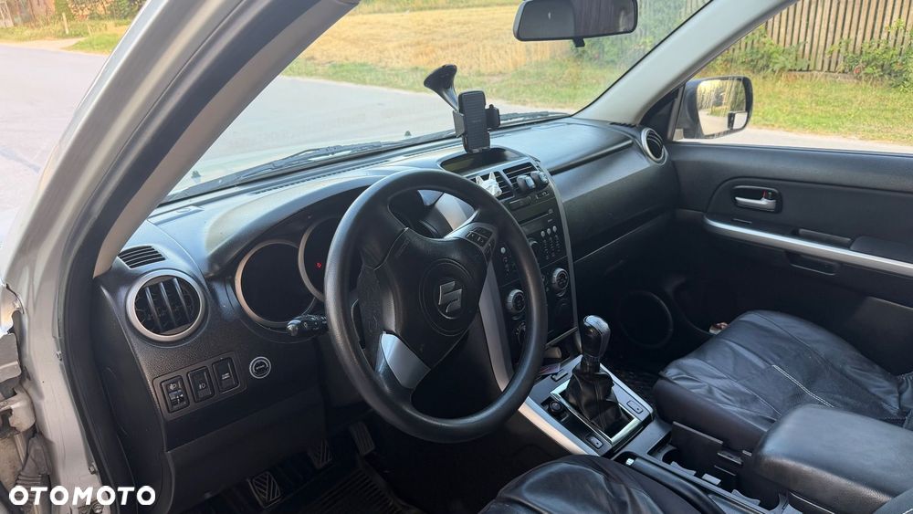 Suzuki Grand Vitara 2.0 - 10